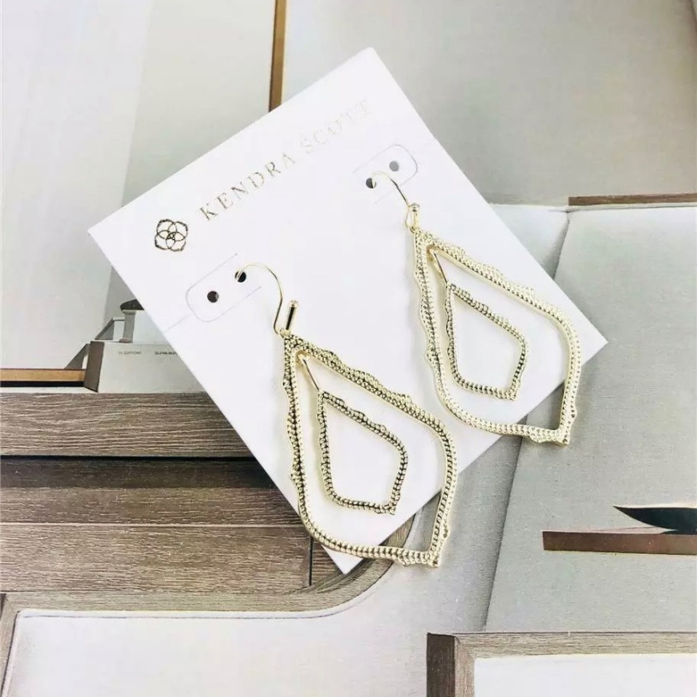 ✂️KENDRA SCOTT Simon Drop Earrings in Gold - Picture 11 of 13